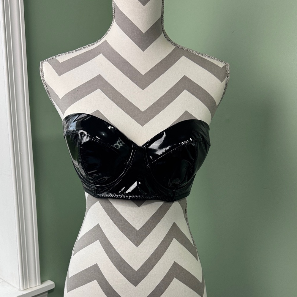 Victoria's Secret Black strapless bra 36C